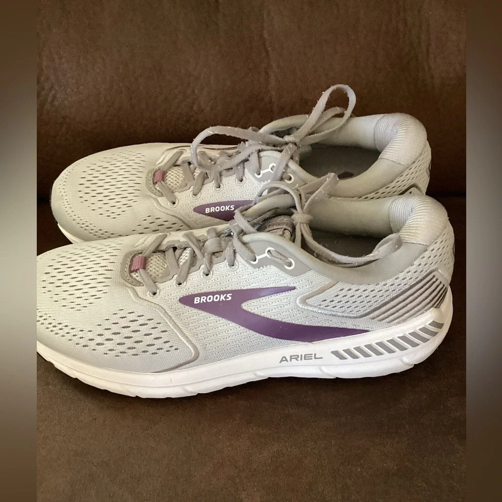 Brooks enjoy mesh details